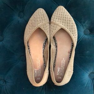 Toms pointy suede flats